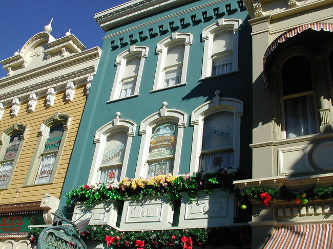 Roy Disneyの名前が