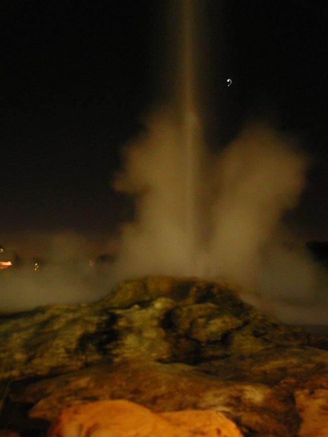 ホテルに帰ったら間欠泉が