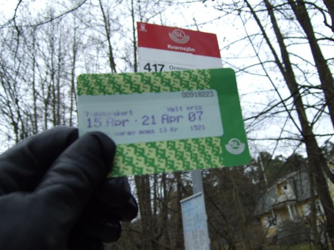 １週間チケットを駅の売店で購入！（230SEK≒4600円）<br />バス、電車、地下鉄に乗れます。<br />湖の街、ストックホルムでは、船も交通手段の一つです。ですが、このチケットでは、船は乗れませんでした）