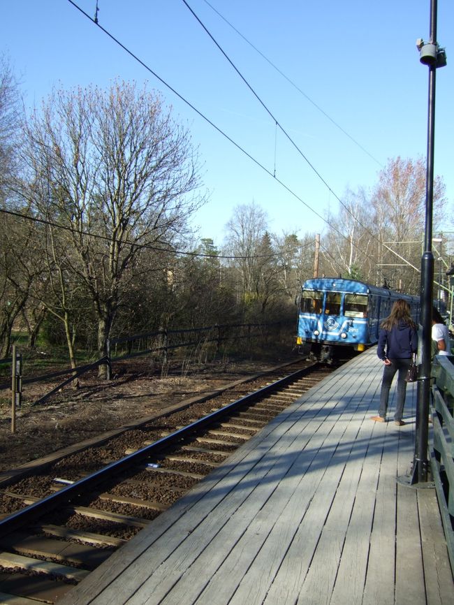 15分ほど待って、ヨカッタ！<br />電車が来ました！<br />SLUSSENに引き返します。
