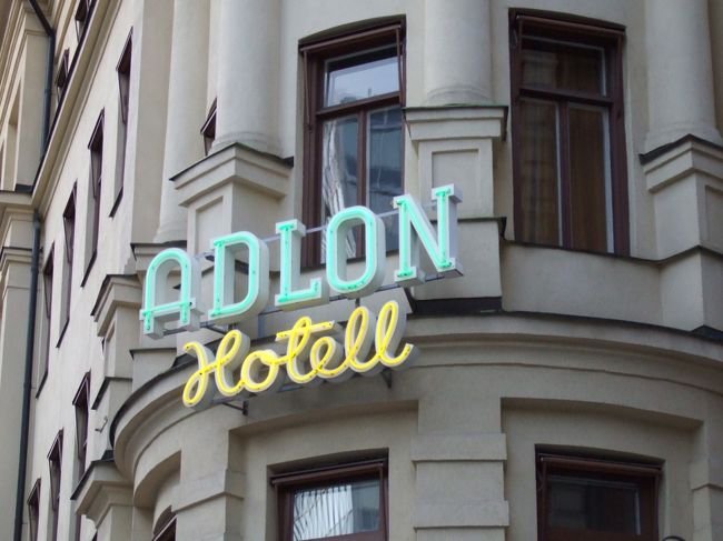 　２）左手の「Nordic Seaホテル」を過ぎると・・<br />　　　右手角に「ADLONホテル」がある。<br />　　　そこを右に曲がるとすぐ。<br />