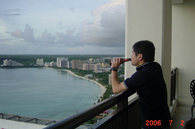 ラウンジが使える様、お部屋のランクを上げたので<br />ハッピーアワーに飲み放題！<br /><br />何本目？