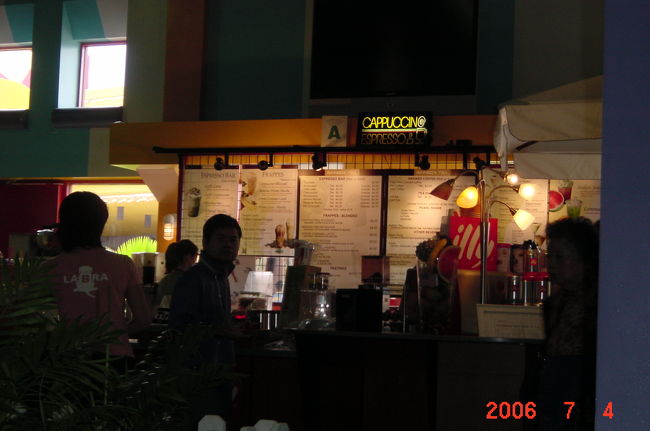 買物へ<br /><br />食べ物は日本とほぼ一緒