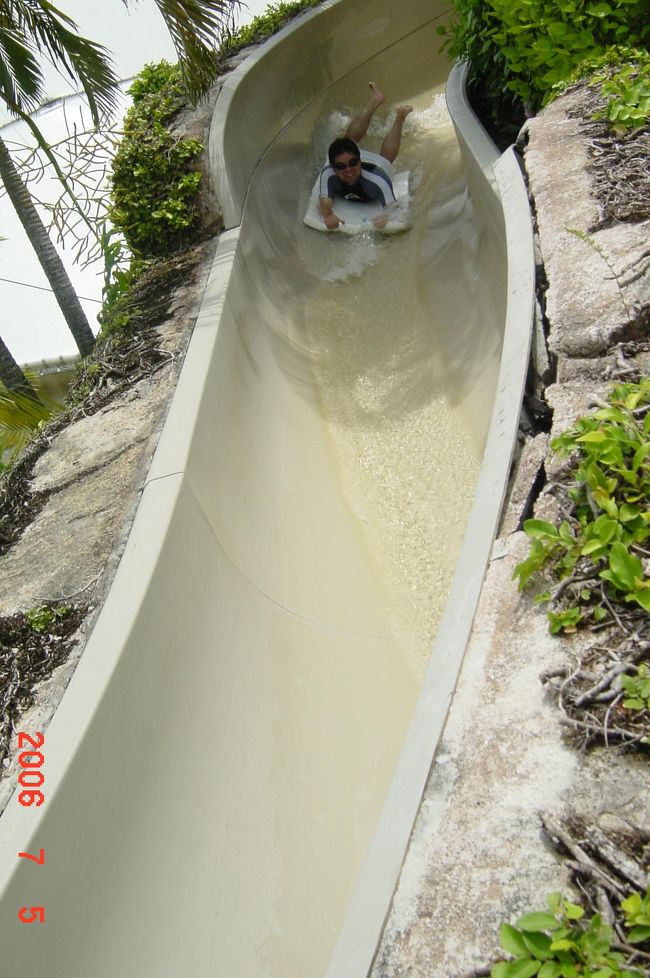 ナイスショット<br /><br />この写真を撮るために<br />岩に登って<br />監視員さんに注意されてしまいました・・