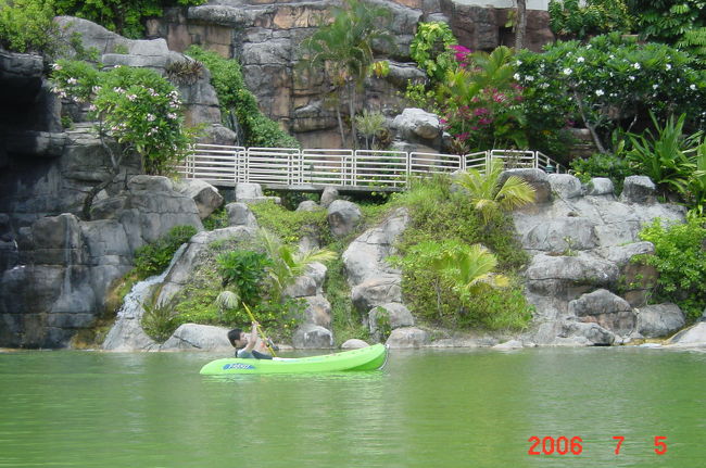 カヤックなども自由に乗れて<br />ホテルの中でも飽きません<br /><br />結構広い敷地なのでカヤックで端から端まで<br />行くと疲れます。。<br /><br /><br />