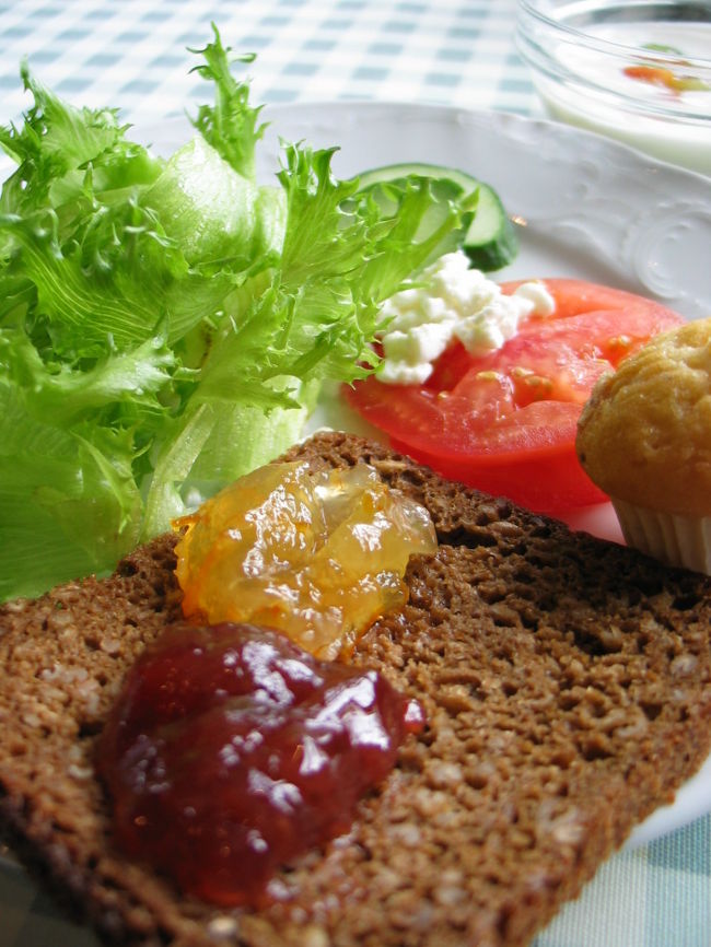 大きなホテルの朝食は種類がいっぱいでどれを食べるか迷います（笑）