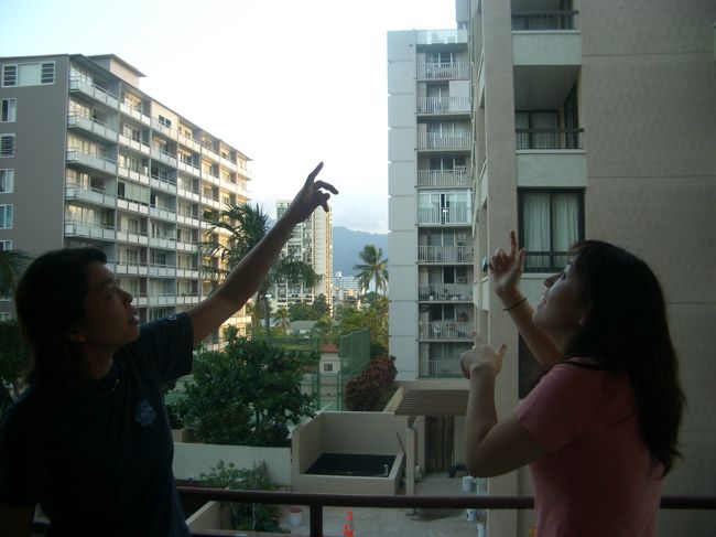 ２日目<br /><br />２人はスカイダイビングへ。<br />私は日本に修ちゃんを残してる・・・・<br />いろいろ考えて、結局恐くて。<br />お留守番<br /><br />「結婚式に出られなかったら<br />　　　謝っておいてねーーーー！」<br /><br />ちゃんと帰ってきてよ！<br />無事のダイブを祈っています