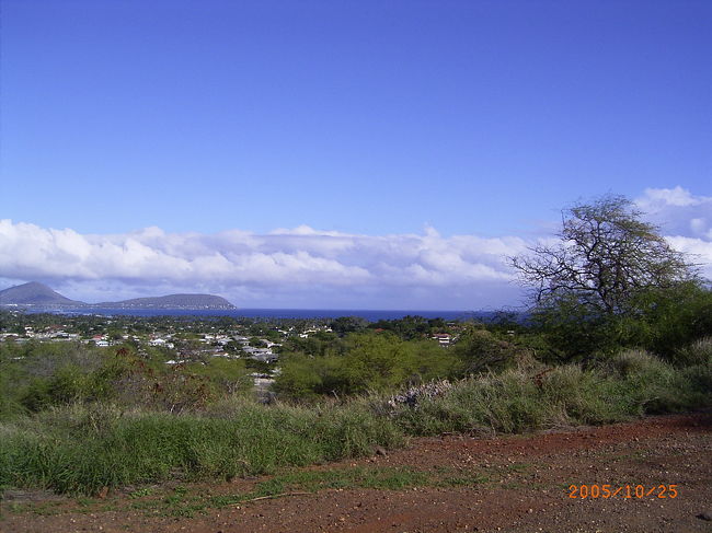 ようやく入り口まで到着。<br /><br />陽が西に傾き始めちゃったね。<br />ごめーーん<br />とんだ記憶違い