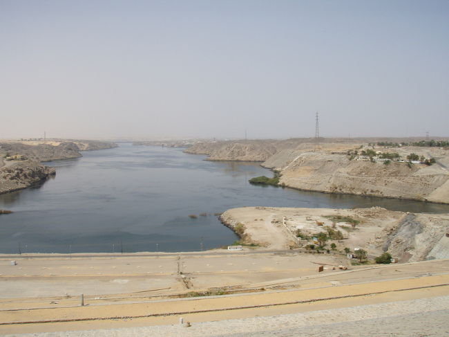アスワンハイダム<br /><br />世界史の教科書とかに乗ってるけど、<br />ダムだから<br />しょせんダムだから