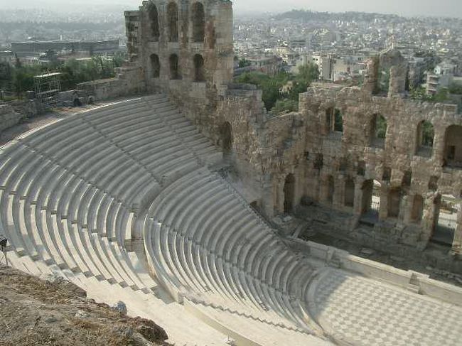 『アクロポリスの丘の下に文化の基盤を見る』アテネ(ギリシャ)の 