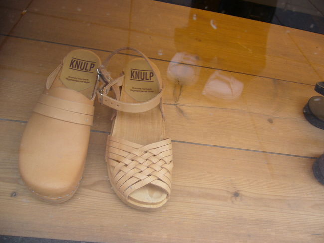 ここもイースターで閉まっていた靴屋さん。