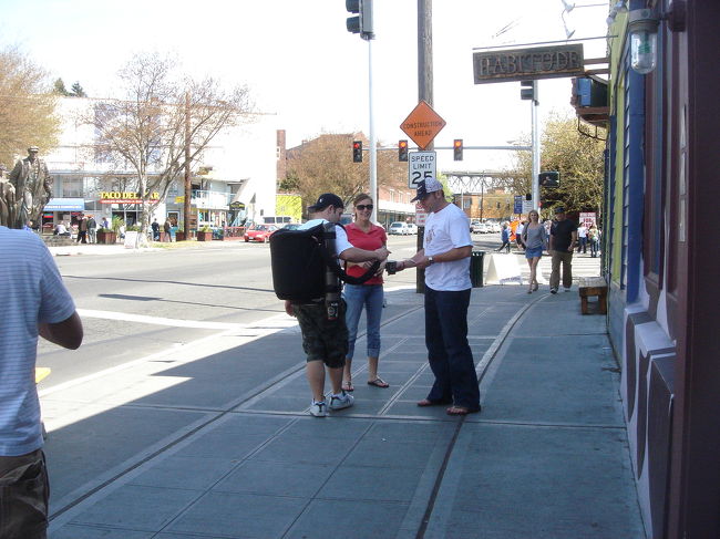 シアトルは、スタバ発祥の地。<br /><br />フリーモントでも、背中にコーヒーが入ったタンクを背負って街を歩く人がいました。<br />（この写真は、Tully's）<br />