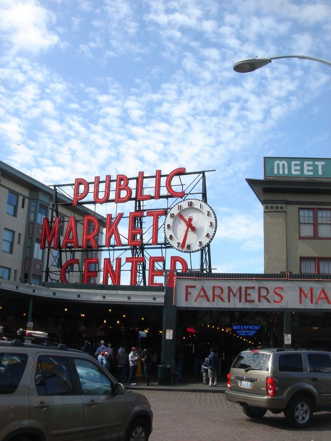 二日目の午前中、パークプレイスマーケット（市場）へ。<br />ホテルから歩いて10分程度でした。<br /><br />市場には、魚介類のほか、アジアンな雑貨屋やお土産屋も。<br />（僕は何も買いませんでしたが…）