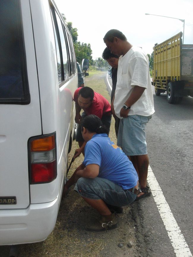 途中、パンクすること二度…。