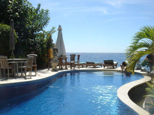 ダイビング二日目は、Amedへ。<br /><br />こんなリゾートチックなプールが！