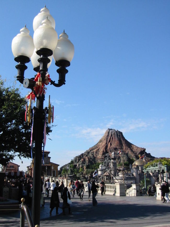 次の日、ディズニーシーに行きました。<br />朝から並び、開園と同時に後輩が2人タワー・オブ・テラーへ猛ダッシュ！私ともう一人の後輩とで違うアトラクションへ。