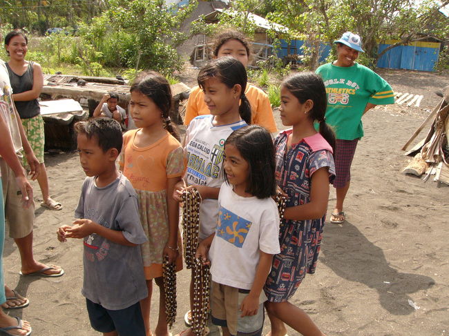 クサンバ地方の塩田の村