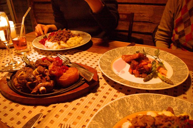 ｌａｐｐｉでの量は、本当に多いので女性だとシェアした方がいいと思います。<br />１９時頃に行きましたが、ほぼ満席でした。<br />地下にあるトイレが、ステンドガラス風のドアで可愛かったです。