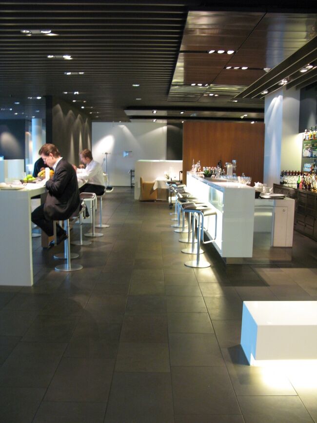 カウンターバー<br /><br />当然バーテンダーは常駐