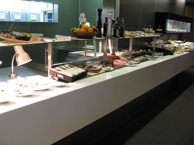 前菜とデザートはこちらからセルフでお好きなだけどうぞ！