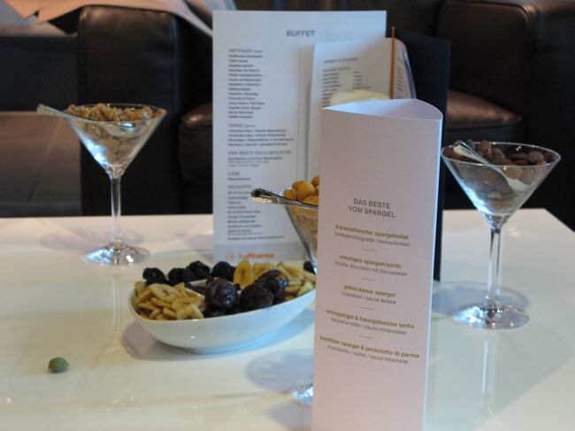 時間まで、ソファで寛ぎます♪<br /><br />かなり長時間いるので、スタッフとも顔見知り（笑）<br /><br />