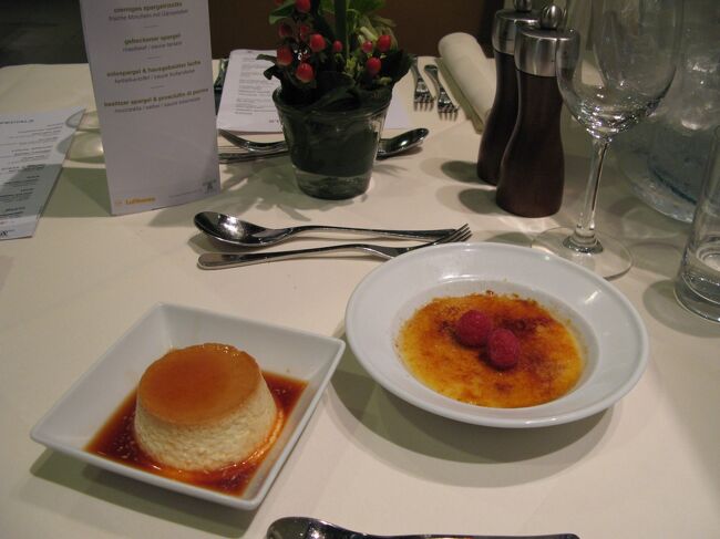 ラウンジでのデザート！<br /><br />結局、二つとも食べました〜〜〜♪<br /><br />ん〜もう、最高っす！<br /><br />死んでもいいや（爆）