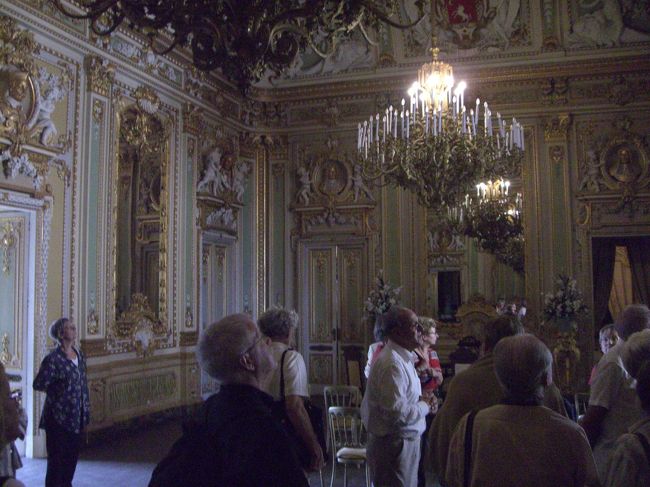 ナッシャーにあるパラッツォ・パリシオにタクシーで行く。ここも映画「モンテクリスト」つながり。この部屋は確かモンテクリストの寝室として使われていた部屋。貴族の邸宅でゆっくりとした時間を過ごしました。ここは結婚式場としても開放されているようで、日本人にも人気があるのだとか。