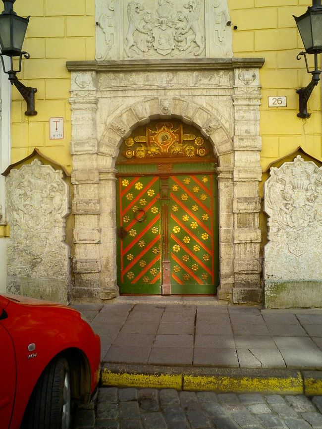 ?ﾌﾞﾗｯｸﾍｯﾄﾞのギルド<br /><br />ここには外国人ツアーの団体客がカメラでここを撮影していました。<br />残念ながら予約を入れないと中を見学できないとのことでした。<br /><br />