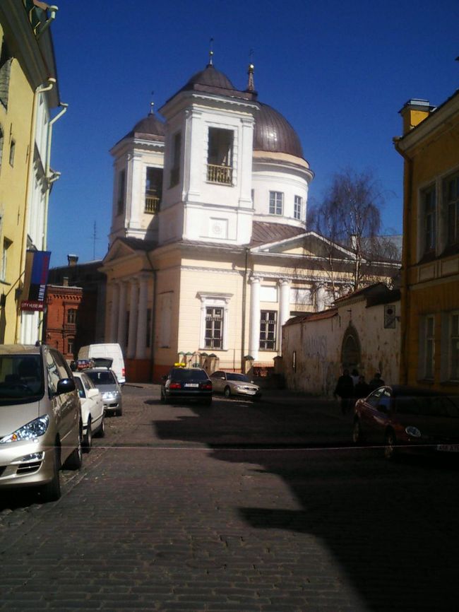 ?聖ﾆｺﾗｲ教会<br /><br />おそらく<br />ロシア正教の教会だと思うのですが<br />なんとも小さく貫禄にかける建物でした。<br />よく言えばかわいらしい・・・かな？