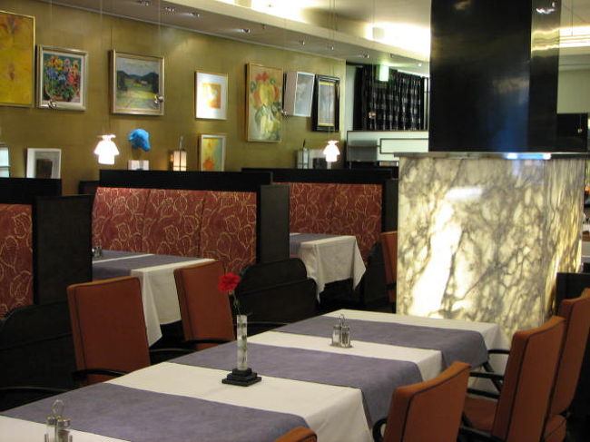 ホテル・トルニで朝食。<br />雰囲気の良いレストランで元気を蓄える。<br />評判通り美味しかった♪