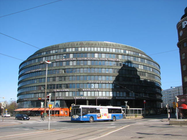 いい天気だが今日もさむ〜い。<br />ホテルは好立地でトラム駅まで５分もかからず。<br />いざトラムに乗ってハカニエミ市場へ！