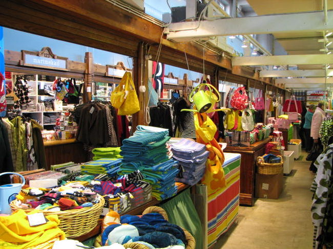 ２階には結構大きなマリメッコ。<br />他では見つからないものが見つかるかも？