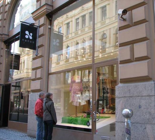 いよいよショップめぐりスタート！<br />まずはファッションブランド、nanso<br />最近は日本でも見かけるようになった。