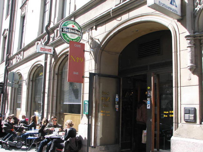 １時半。ちょっと遅めのお昼は、地元のおしゃれさんで賑わう、Cafe Bar 9<br />値段も手頃で美味しかった。