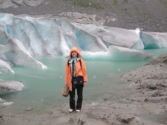 氷河まで山を登りました。<br />二日続けて山登り、山下り・・筋肉痛が・・。<br />
