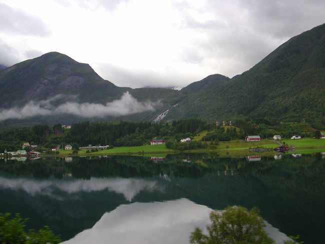 ゲイランゲルへ向けてバスを走らせている途中、ミラー現象に遭遇。