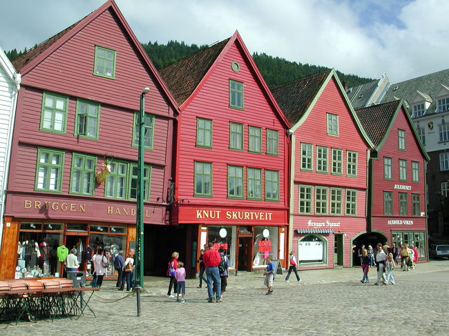 世界遺産「ブリッゲン」<br />隣の建物同士で寄り添って建ってます。