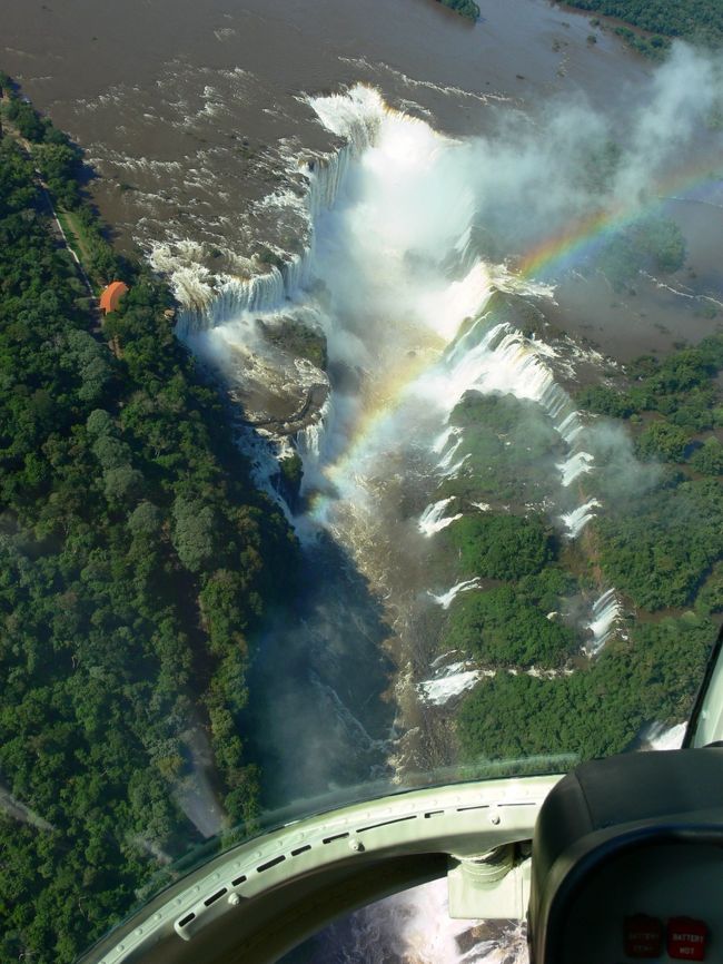 こんどは奥方向が「悪魔ののど笛」。<br /><br />「助手席」ならではの景色。