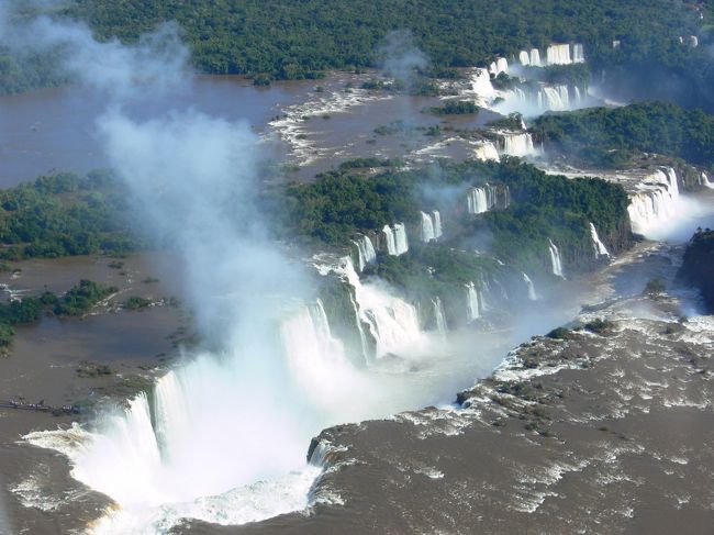 大迫力に圧倒。<br /><br /><br />わずか10分間とはいえ、こんな天気のいい日にいい席で見られたことにテンションの針はふリ切れっぱなし。<br /><br />ファインダーを覗いて写真を撮って、改めて目で見て、の繰り返し。<br /><br />ちょっと高いが乗る価値ありですな。<br /><br />