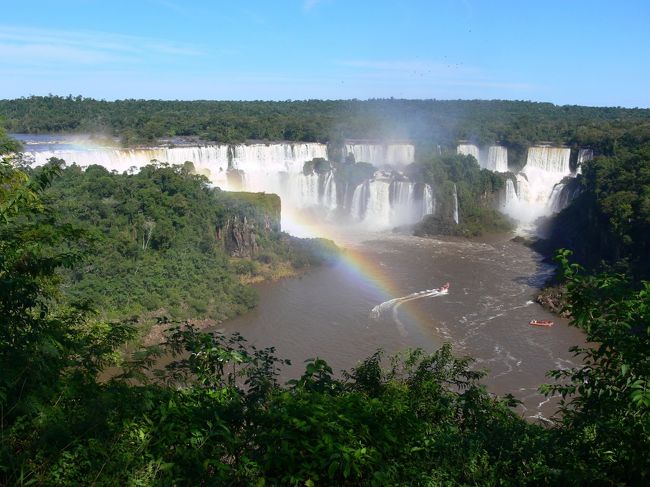 全体を見渡せるのがブラジル側の特徴だとか。