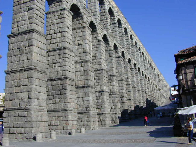 よくもまあ、こんな巨大な建造物を昔の人は作ったものだと感心しました。