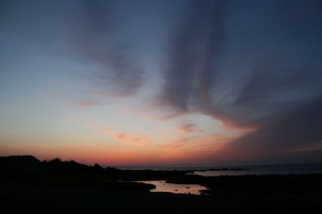 いつもの海岸へ。<br />この日の空も刻々と色が変わり、空から目がはなせませんでした。
