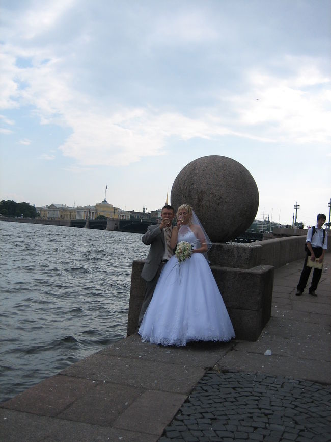 ストリェールカにて<br /><br />記念写真を撮っている新郎新婦に出くわし、<br />思わず　”パチリ”！