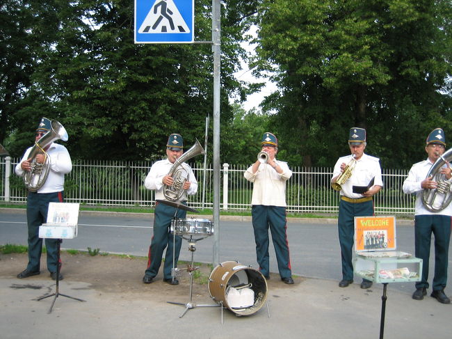 楽隊がお出迎え：