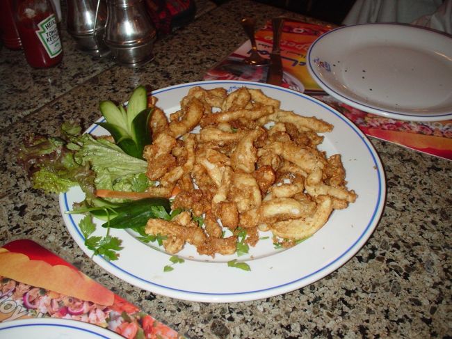 久々の豪華＆多人数での食事。出てくる料理はどれも美味しく、特にイカのフライは絶品でした。