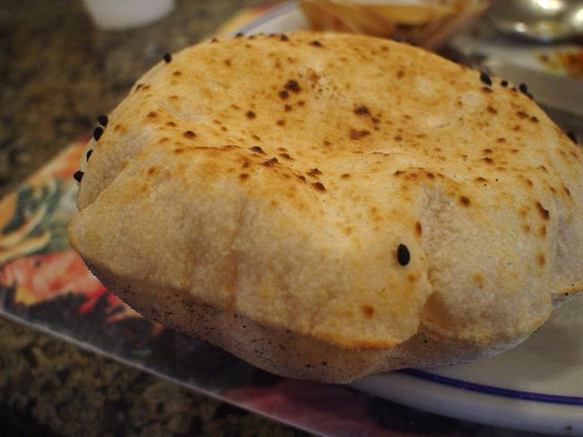 ここで出てくる”アエーシ”は焼きたて。<br />焼き立てだとこんなに膨らんでるんですね。<br />他のお店では結構硬いアエーシが、軟らかくて美味しかったです。