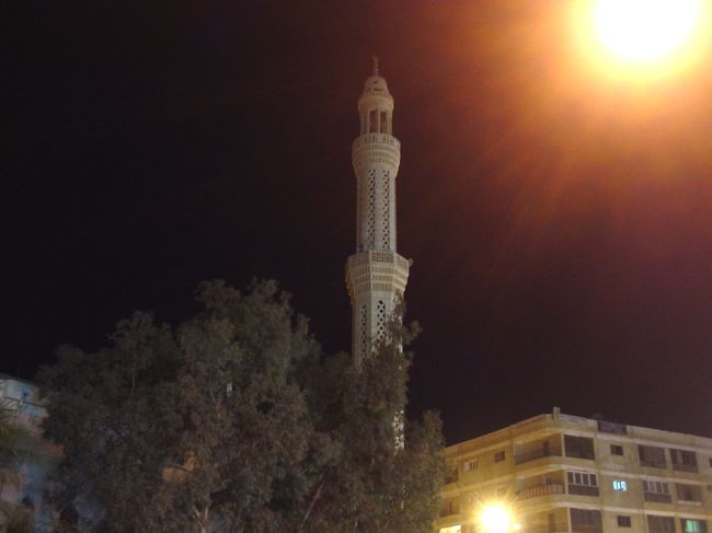 お腹もふくれ、再びセルビスに乗って宿に帰る。<br />明日はシャルム・イッシェーフへ向けて朝早く出発しなければならない。ダイビングの疲れもあり今日も早めに就寝。