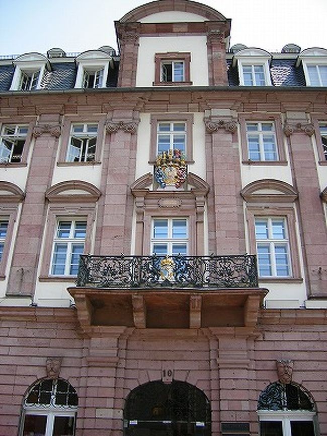 市庁舎<br />Rathaus<br /><br />マルクト広場(Marktplatz)に面して建つ、バロック様式の建物。