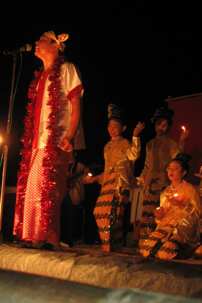 ポップな曲もあったけど、やっぱり民俗音楽と踊りのコラボが始まると、一番の盛り上がり。