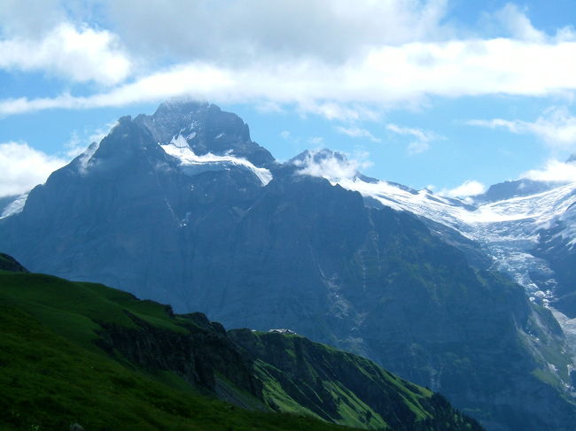 晴れてきました、よかったです。ヴェッターホルンが見えました。<br />ヴェッターホルンからメンヒまでの山などを一部紹介したいと思います。